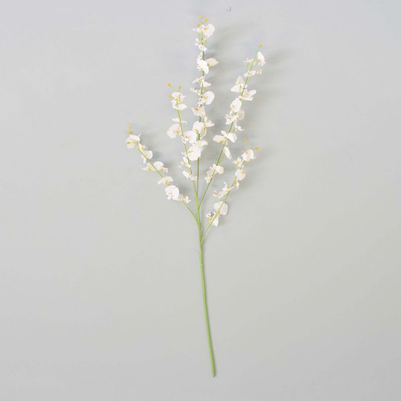 No centro, ramo artificial de orquidea chuva de prata branca em fundo azul