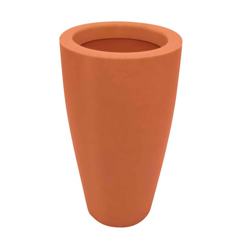 No centro, vaso de polietileno em formato de cone na cor terracota fosca em fundo branco