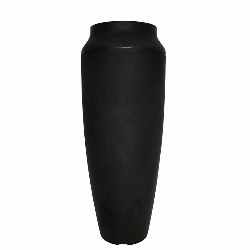 No centro, vaso de polietileno preto modelo thai em fundo branco