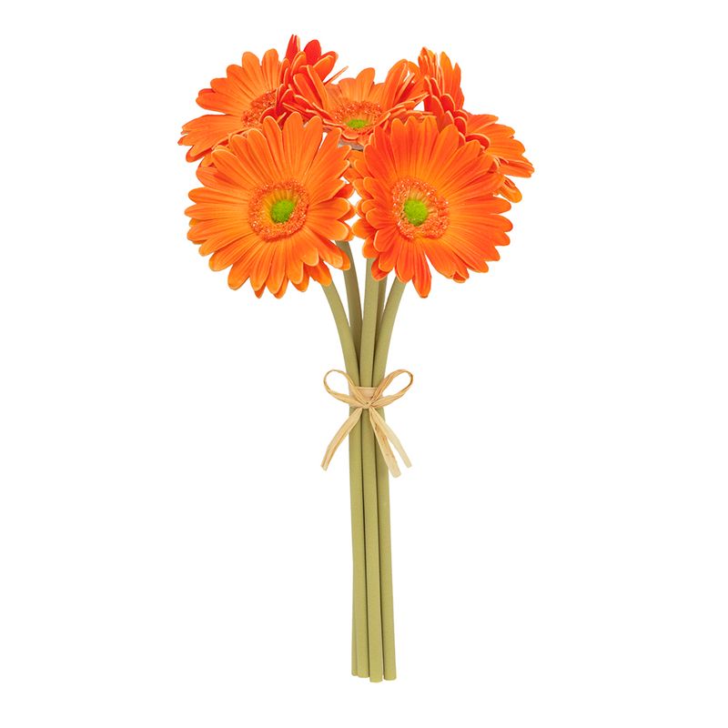 No centro, arranjo artificial com 5 flores de gerbera laranja arrematas em sisal em fundo branco