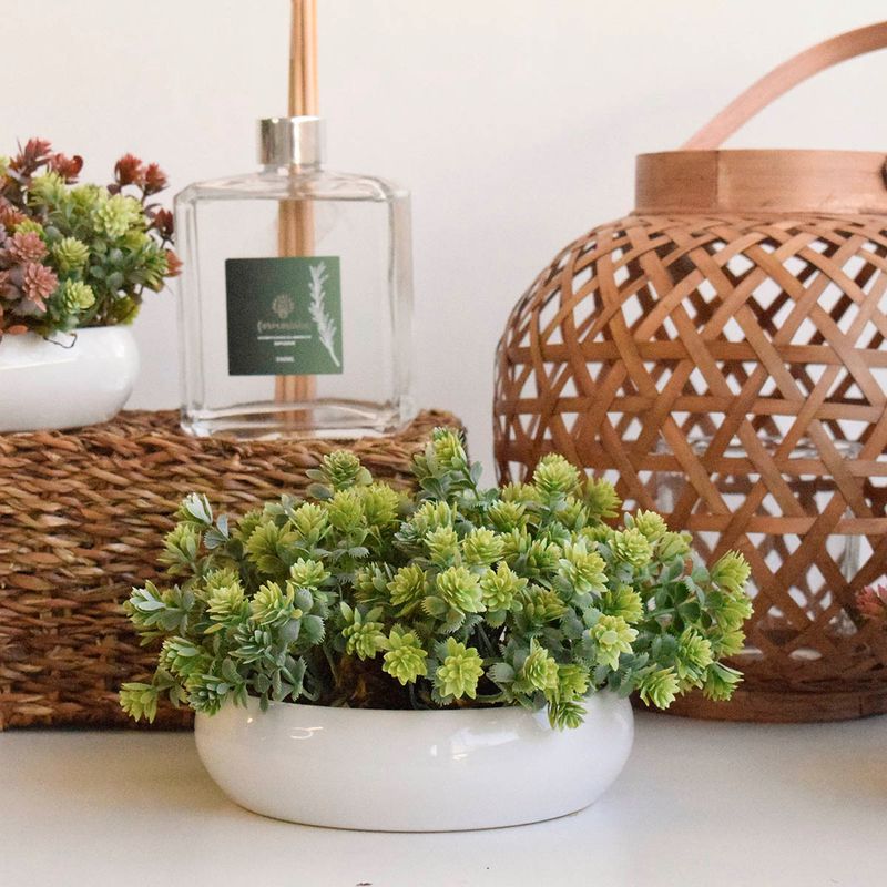 1007767-arranjo-baixo-floral-folhagem-artificial-com-peperomia-verde-vaso-branco-mesa-de-centro-decoracao-formosinha--10-